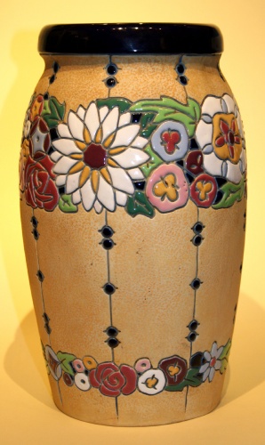 Ваза с цветочным орнаментом. Чехословакия