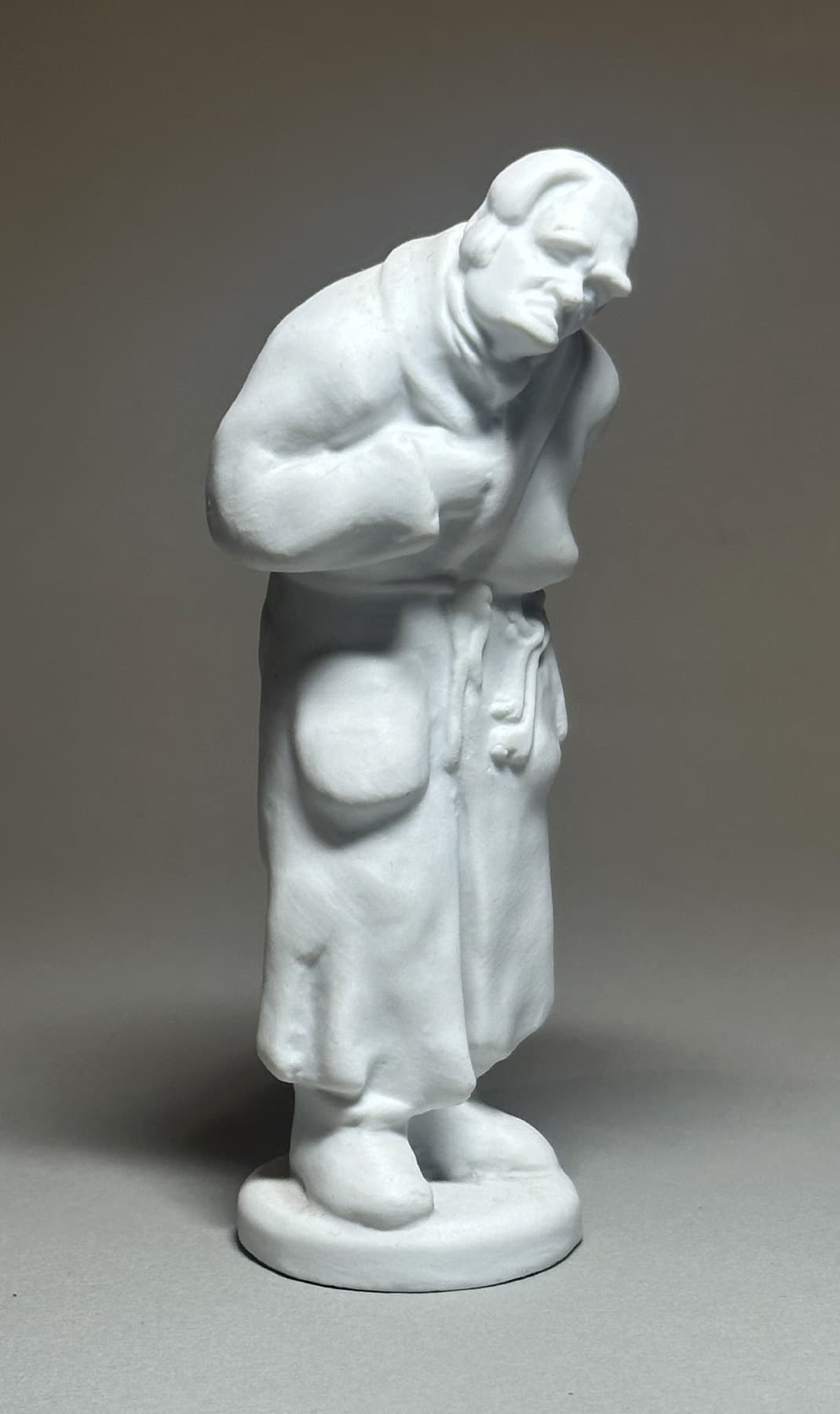 Фигурка Плюшкин, автор ЛФЗ (Ленинградский фарфоровый завод) (1925-2005), Антикварный фарфор