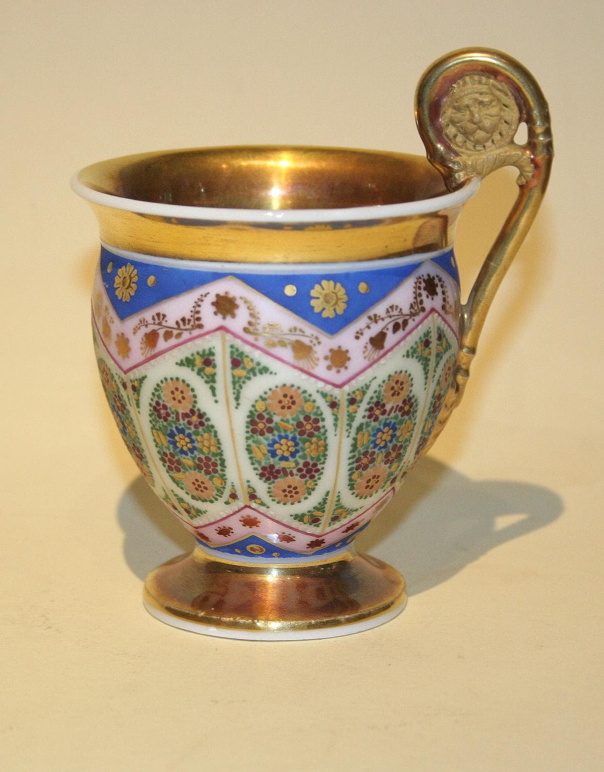 Чашка. - Антикварный фарфор