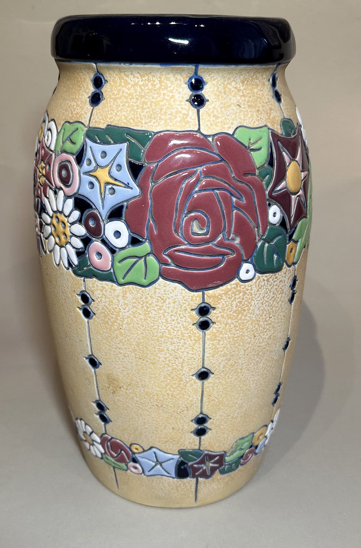 Ваза с цветочным орнаментом, автор Фабрика "Амфора". Чехословакия, Антикварный фарфор — миниатюра 2