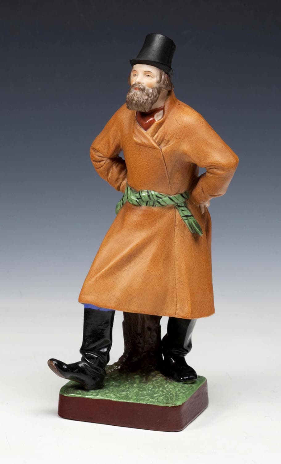 Фигурка "Пляшущий крестьянин" - Антикварный фарфор