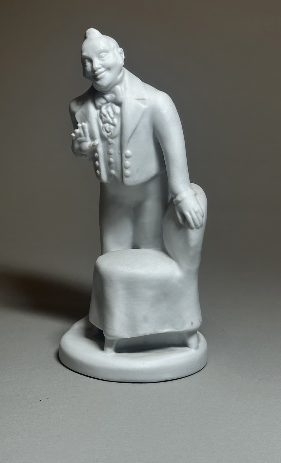 Фигурка Чичиков, автор ЛФЗ (Ленинградский фарфоровый завод) (1925-2005), Антикварный фарфор