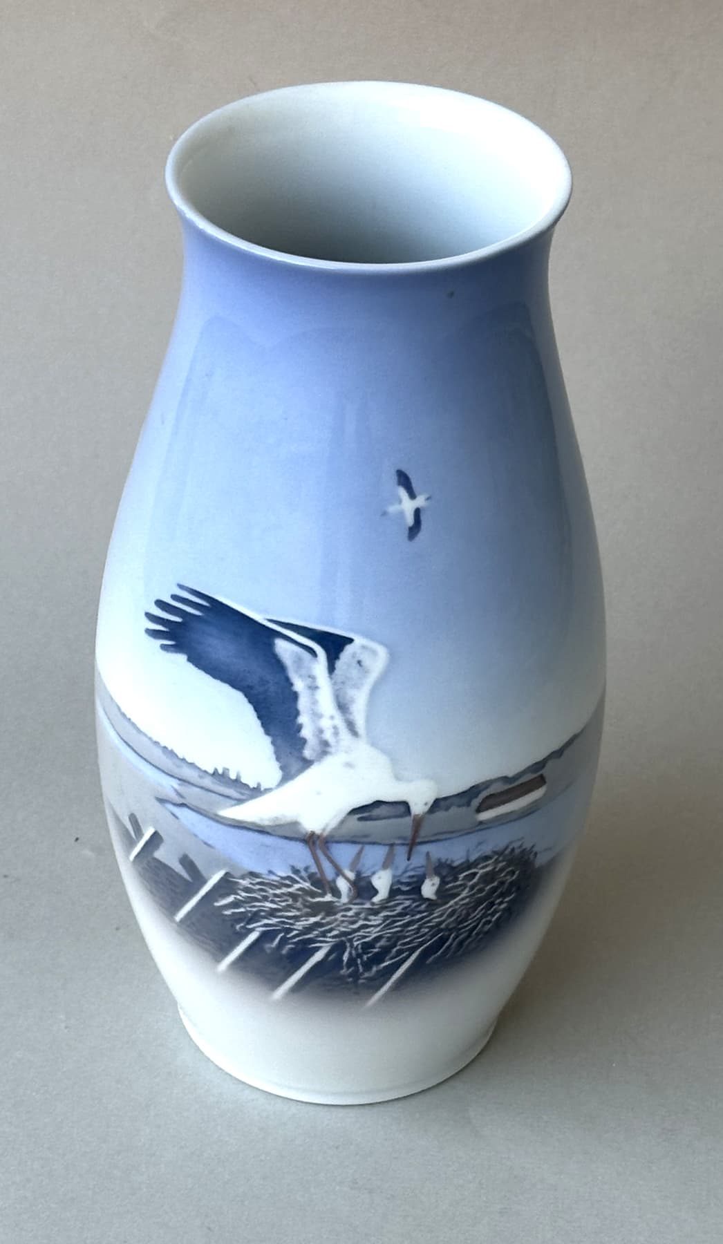 Ваза для цветов с аистами, автор Royal Copenhagen (Королевская фарфоровая мануфактура, Копенгаген), Антикварный фарфор