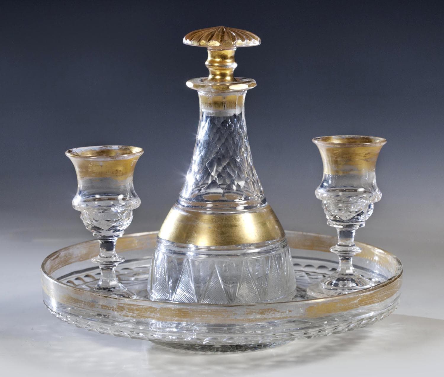 Набор для водки тет-а-тет. (Графин-холодильник с подносом и 2-я рюмками). - Стекло