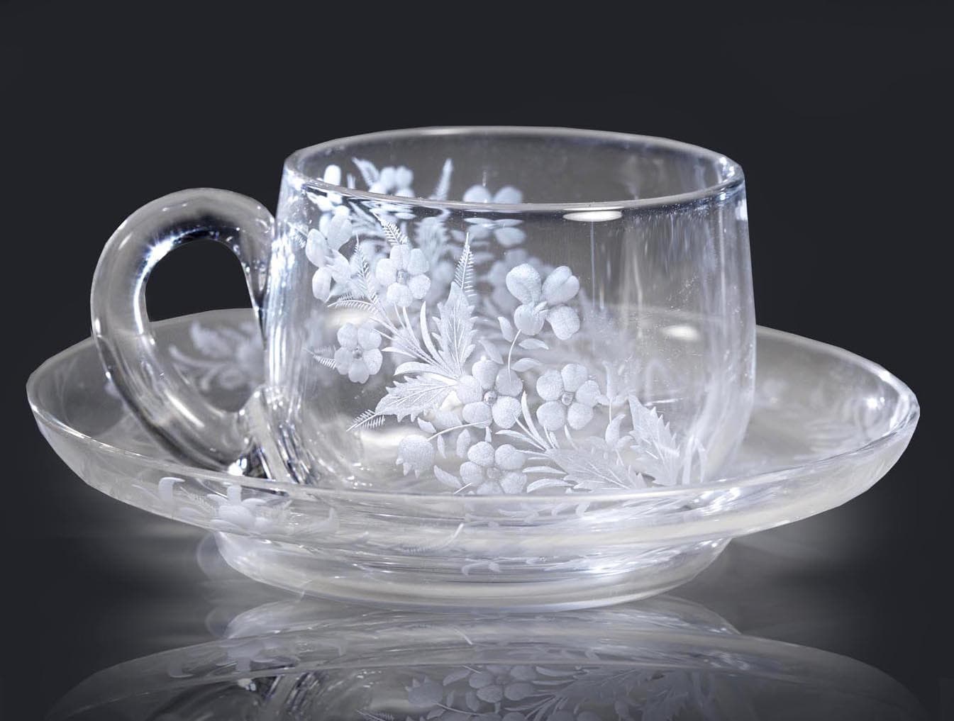 Чайная пара (чашка с блюдцем), Стекло