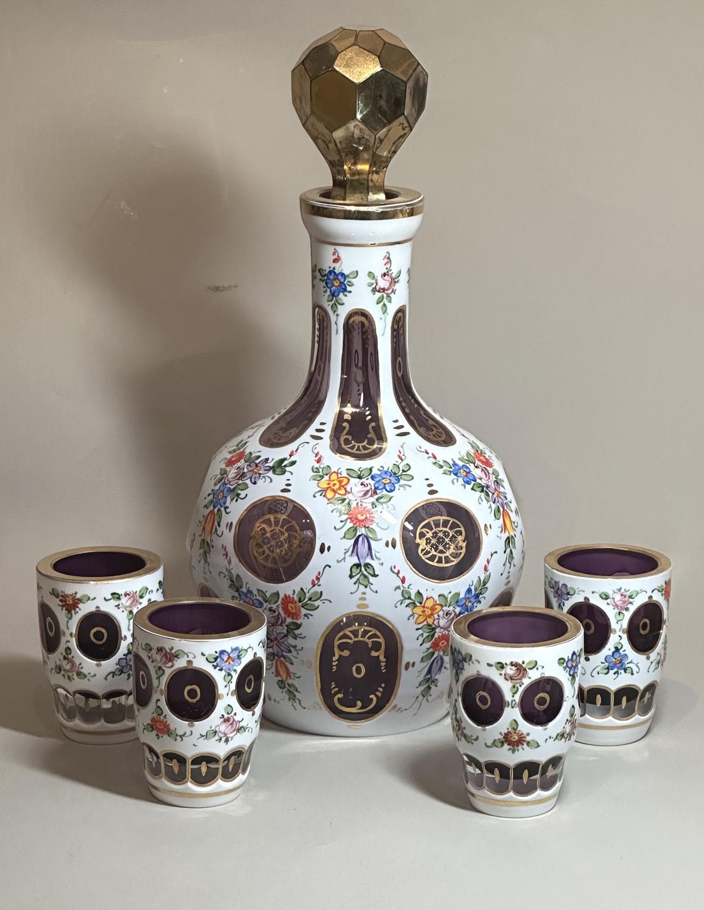 Набор из 5-ти предметов (штоф и 4 рюмки), Стекло