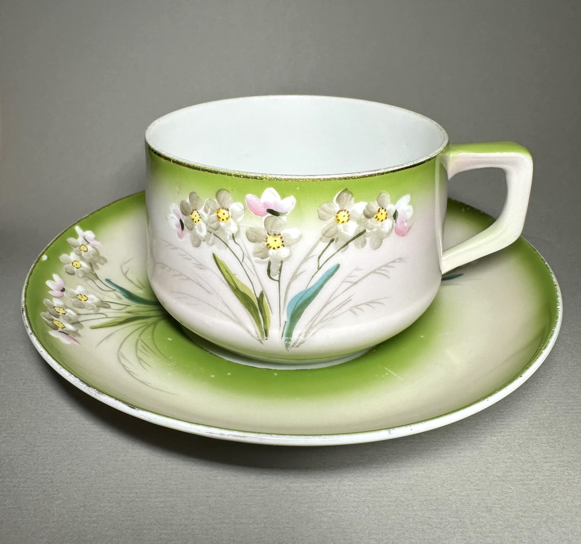 Чайная пара с нарциссами - Антикварный фарфор