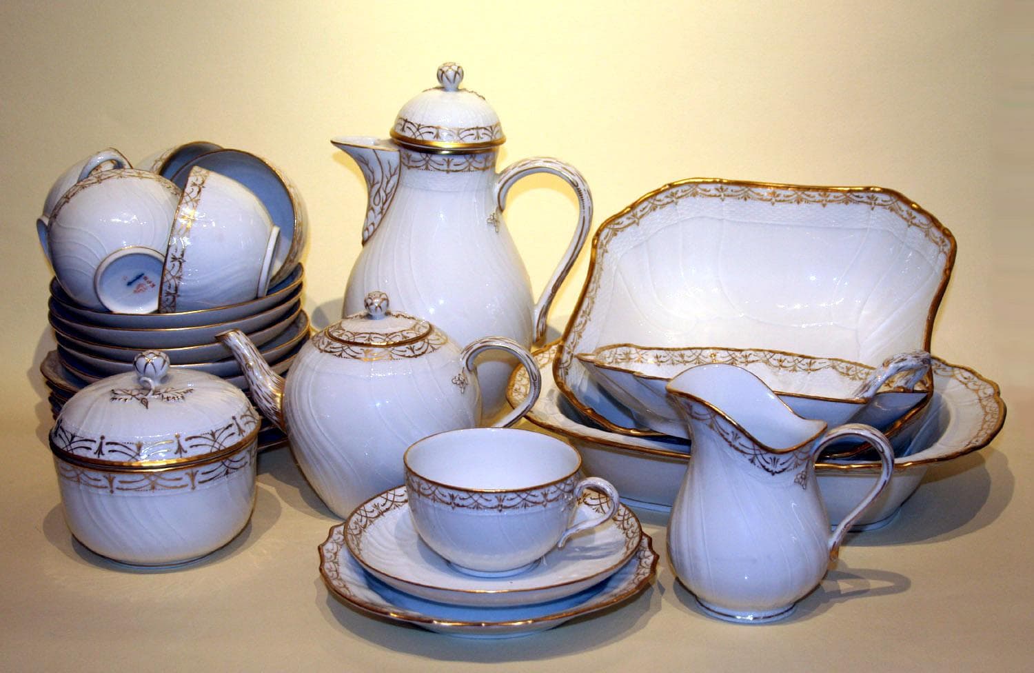 Сервиз чайный белый на 6 персон - Антикварный фарфор