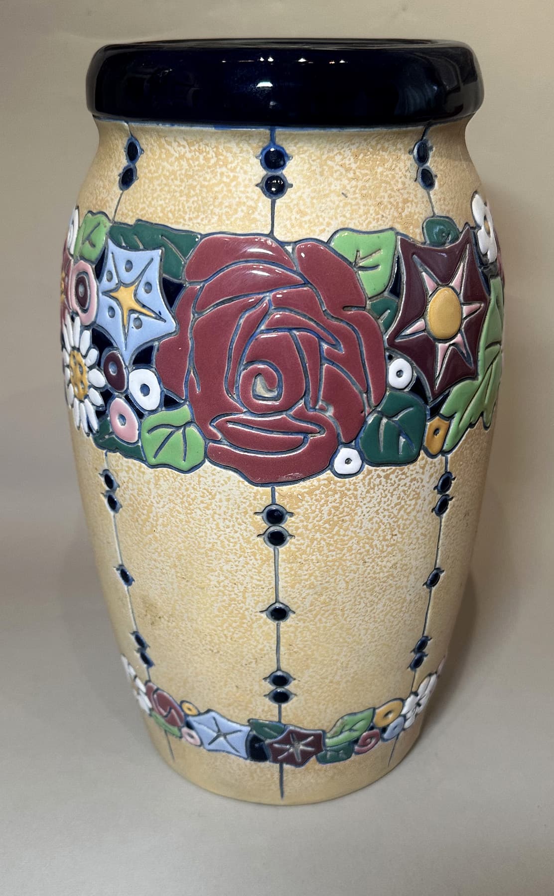 Ваза с цветочным орнаментом, автор Фабрика "Амфора". Чехословакия, Антикварный фарфор — миниатюра 6