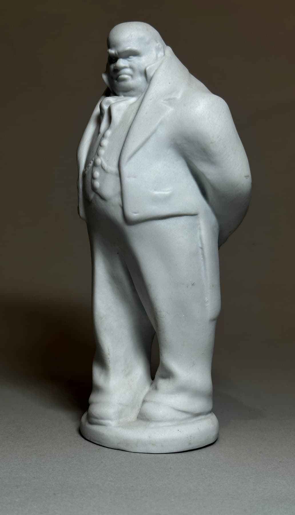 Фигурка Собакевич, автор ЛФЗ (Ленинградский фарфоровый завод) (1925-2005), Антикварный фарфор